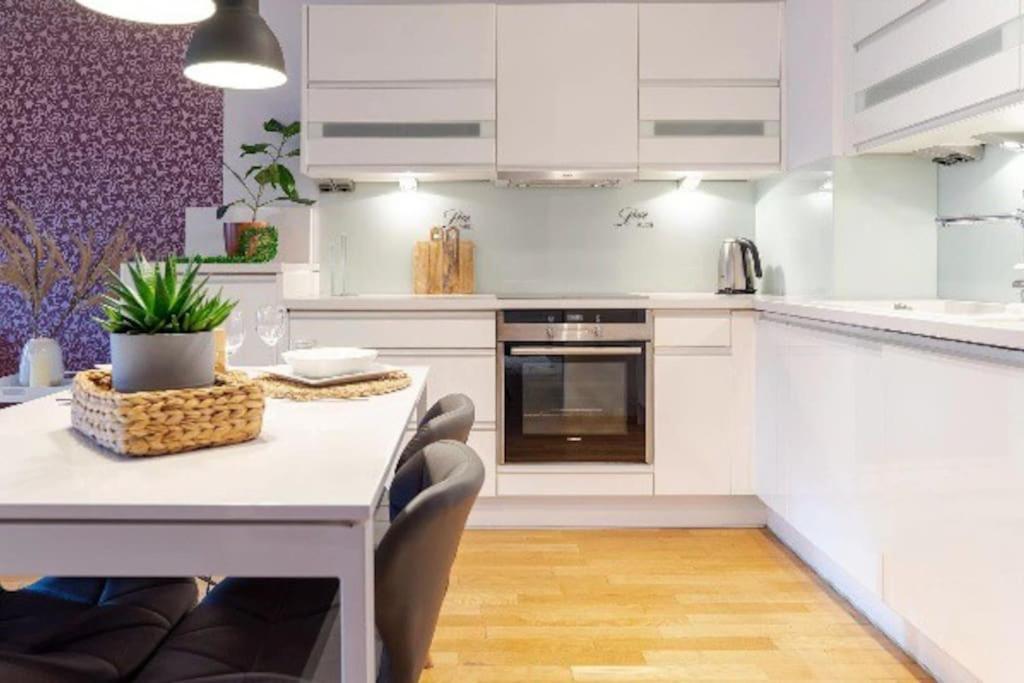 Uroczy Apartament - Angel City Краков Экстерьер фото
